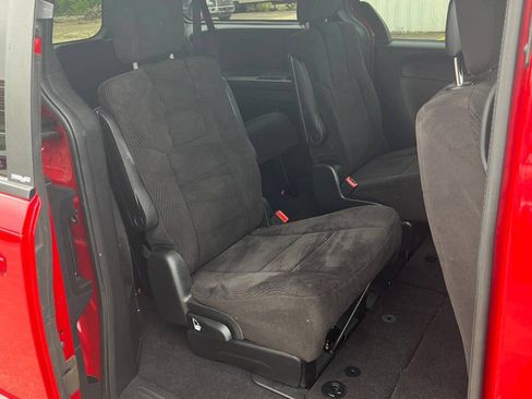 Used 2014 Dodge Grand Caravan SXT w/ Blacktop Package FWD image 22