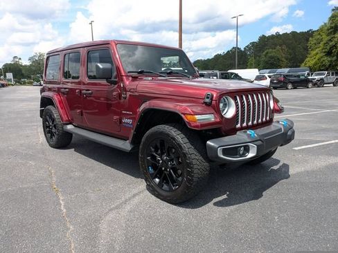Used 2022 Jeep Wrangler Unlimited Sahara w/ Cold Weather Group AWD/4WD image 2