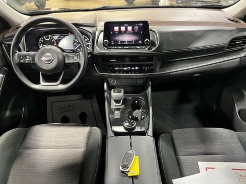 Used 2023 Nissan Rogue SV image 5