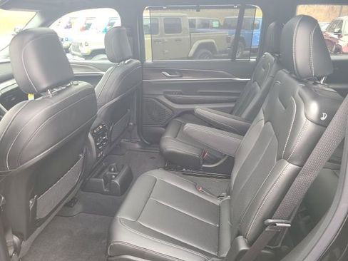 New 2025 Jeep Grand Cherokee L Limited w/ Luxury Tech Group II AWD/4WD image 19
