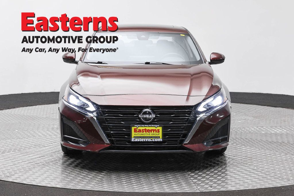 Used 2023 Nissan Altima 2.5 SV w/ SV Premium Package FWD image 4