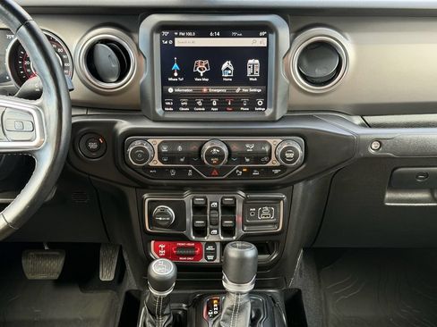 Used 2022 Jeep Gladiator Rubicon w/ Cold Weather Group AWD/4WD image 18