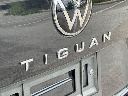 Used 2024 Volkswagen Tiguan SE w/ Panoramic Sunroof Package FWD image 19