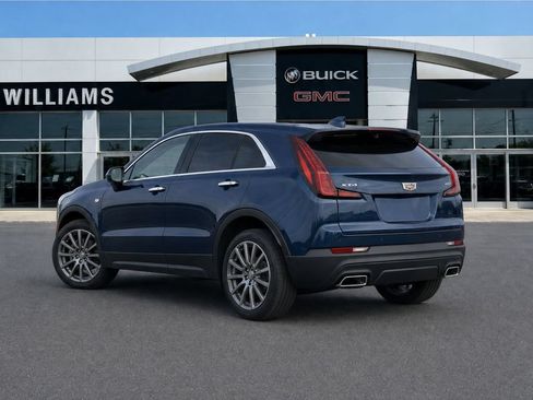 Used 2019 Cadillac XT4 Luxury w/ Cold Weather Package FWD image 3