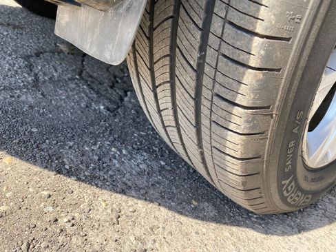 Used 2018 Ford Escape SE w/ SE SYNC Package image 24