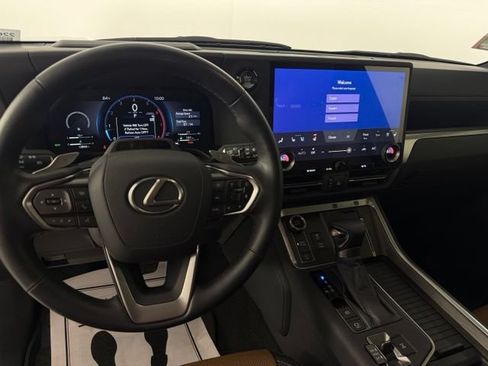 Used 2025 Lexus GX 550 w/ Accessory Package (2T) AWD/4WD image 31