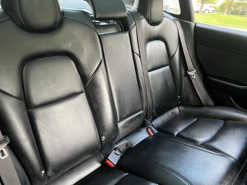 Used 2018 Tesla Model 3 Long Range image 22