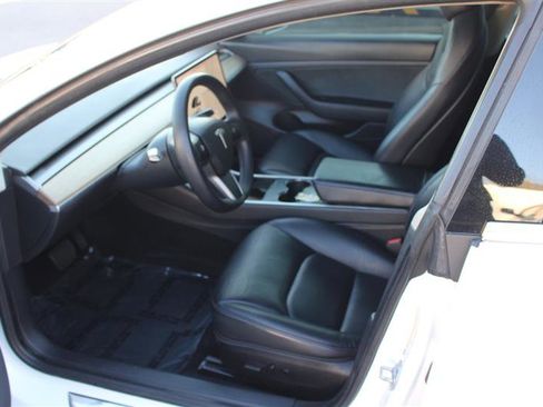 Used 2020 Tesla Model 3 Standard Range Plus RWD image 7