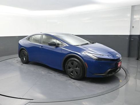 Used 2025 Toyota Prius LE FWD image 10