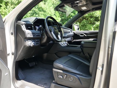 Used 2021 GMC Yukon XL Denali w/ Denali Ultimate Package AWD/4WD image 29