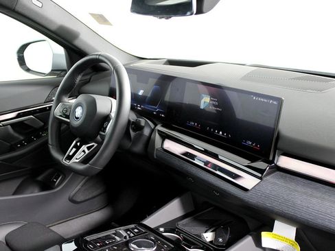 Used 2025 BMW i5 eDrive40i w/ M Sport Package image 24