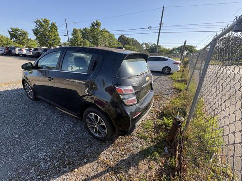 Used 2017 Chevrolet Sonic LT w/ Convenience Package image 4