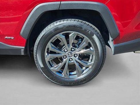 Used 2022 Toyota RAV4 XLE Premium AWD/4WD image 8