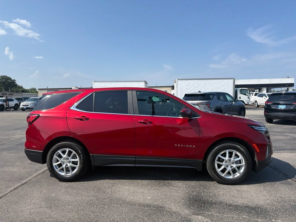 Used 2024 Chevrolet Equinox LT w/ LPO, Floor Liner Package FWD image 2