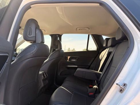 Used 2024 Mercedes-Benz GLC 300 image 21