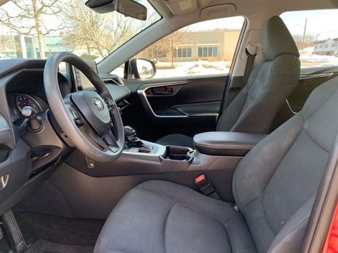 Used 2019 Toyota RAV4 LE w/ Carpet Mat Package image 14