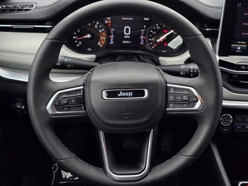 Used 2025 Jeep Compass Limited AWD/4WD image 15