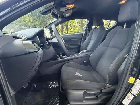 Used 2019 Toyota C-HR LE FWD image 11