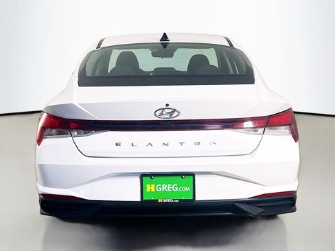 Used 2022 Hyundai Elantra SE FWD image 8
