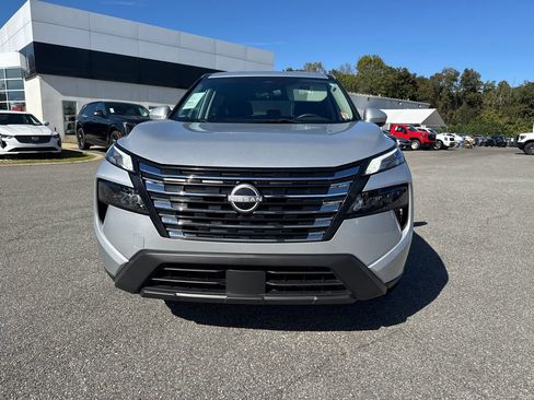 Used 2024 Nissan Rogue SV image 8