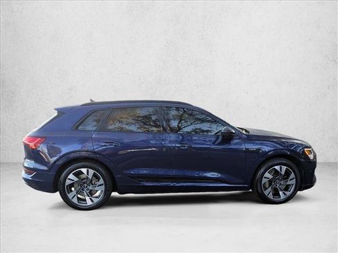 Used 2022 Audi e-tron Premium w/ Convenience Plus Package AWD/4WD image 4