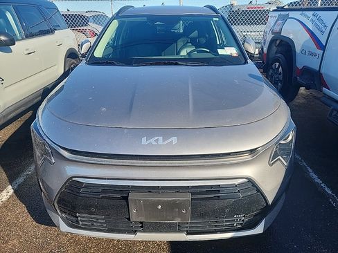 Certified 2023 Kia Niro SX image 2