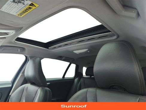 Used 2016 Volvo V60 T5 Cross Country image 12