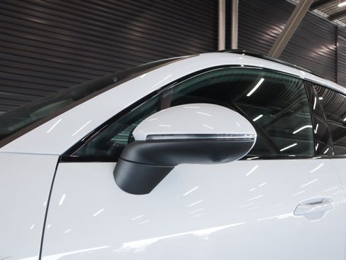 Certified 2025 Porsche Macan 4 Electric AWD/4WD image 32