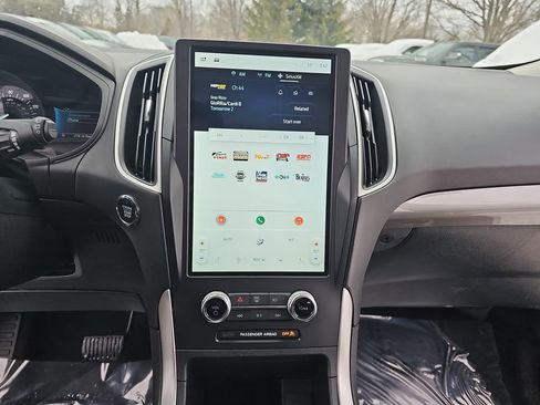 Used 2024 Ford Edge SEL image 19