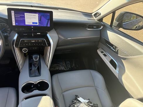 Used 2024 Toyota Venza XLE image 21