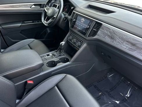 Used 2020 Volkswagen Atlas Cross Sport SE w/ Towing Package image 18