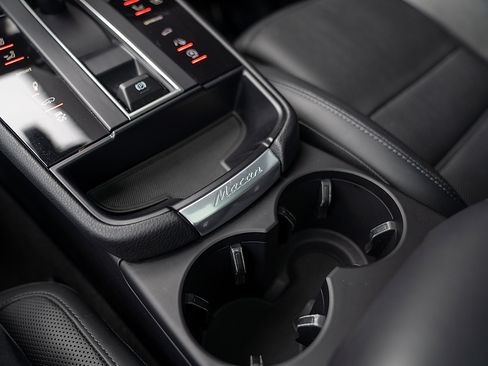 Certified 2023 Porsche Macan S AWD/4WD image 15