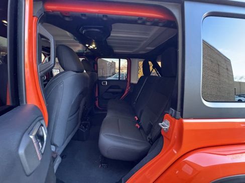 Used 2019 Jeep Wrangler Unlimited Sahara image 23