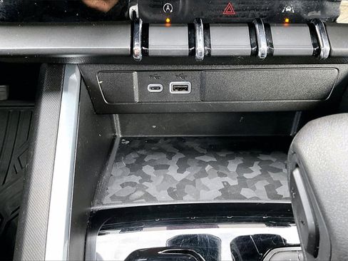 Used 2023 Chevrolet Colorado Trail Boss w/ Technology Package image 16