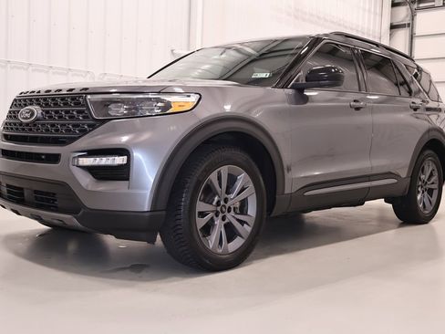Certified 2022 Ford Explorer XLT w/ Equipment Group 202A AWD/4WD image 6