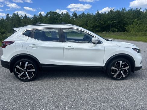 Certified 2022 Nissan Rogue Sport SL AWD/4WD image 4