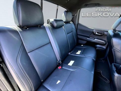 Used 2019 Toyota Tacoma TRD Off-Road w/ TRD Premium Off Road Package AWD/4WD image 27