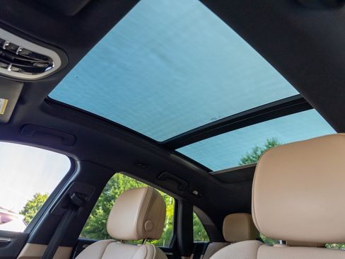 Certified 2021 Porsche Macan AWD/4WD image 38