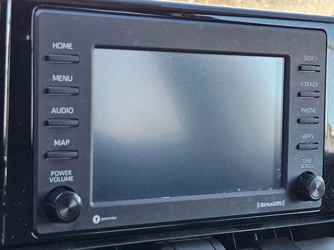 Used 2021 Toyota RAV4 LE image 8