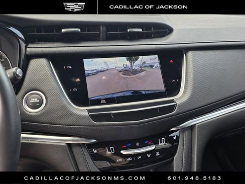 Certified 2025 Cadillac XT6 Luxury FWD image 16