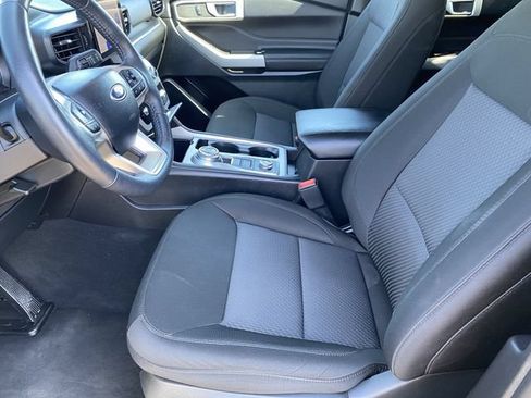 Used 2023 Ford Explorer XLT AWD/4WD image 20