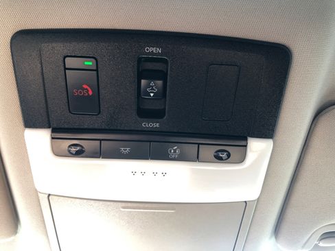 Used 2024 Nissan Altima 2.5 SR w/ SR Premium Package FWD image 17