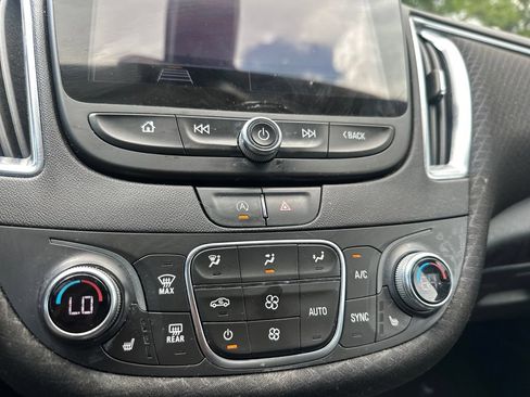 Used 2021 Chevrolet Malibu LT FWD image 18