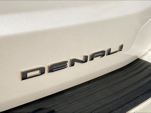 Used 2024 GMC Yukon XL Denali w/ Denali Reserve Package AWD/4WD image 10