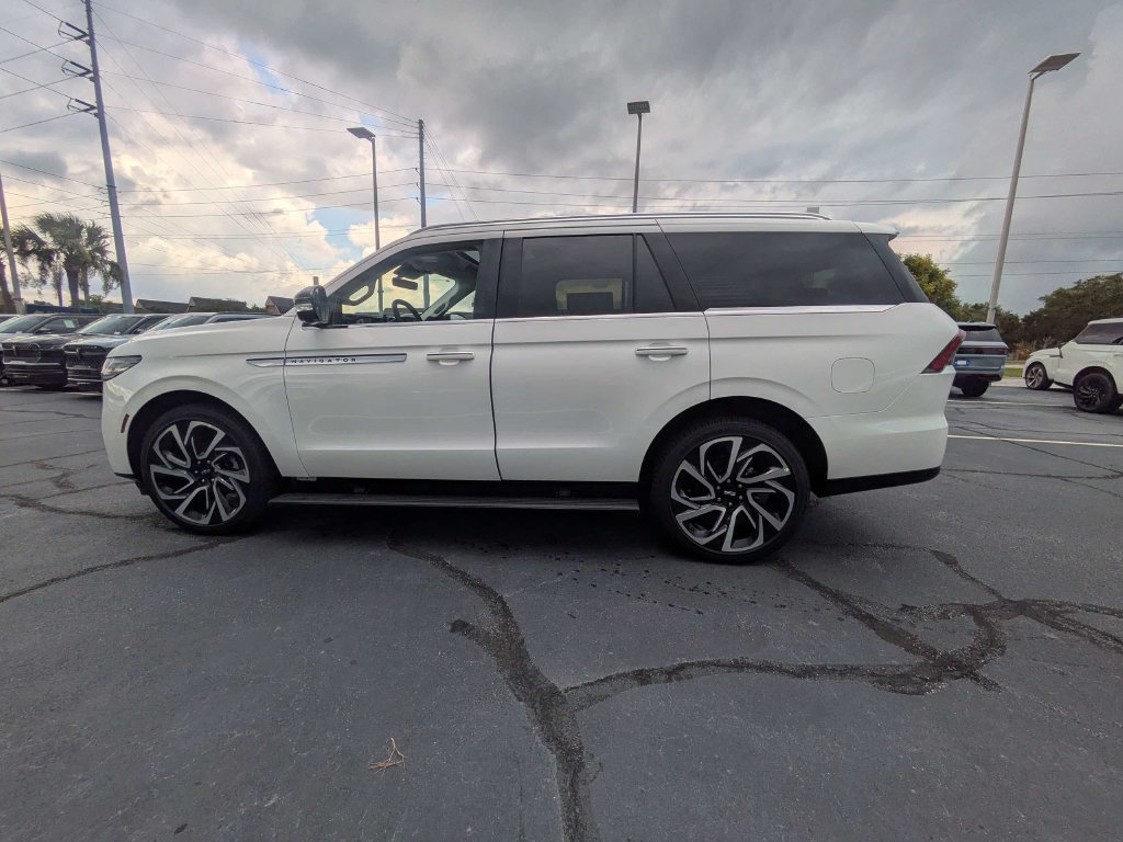 New 2027 Lincoln Navigator Reserve AWD/4WD image 7