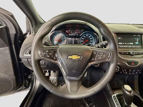 Used 2017 Chevrolet Cruze LT w/ Convenience Package FWD image 13