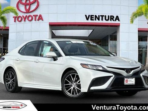 Certified 2022 Toyota Camry SE FWD image 1