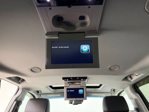Used 2019 Chevrolet Suburban Premier AWD/4WD image 26