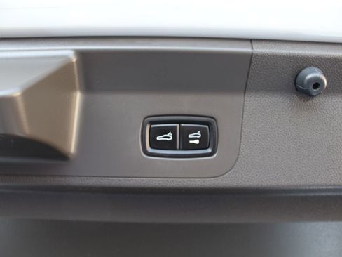 Used 2018 Porsche Panamera 4 image 21