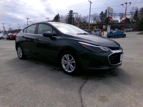 Used 2019 Chevrolet Cruze LT image 12